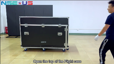 Man opening a flight case